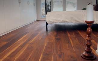 Ancien parquet en bois rénové, poncé et vitrifié